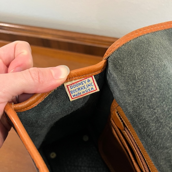 VTG 1990s Dooney & Bourke All Weather Leather Medium Essex Bag Black/Tan Trim - Picture 13 of 16